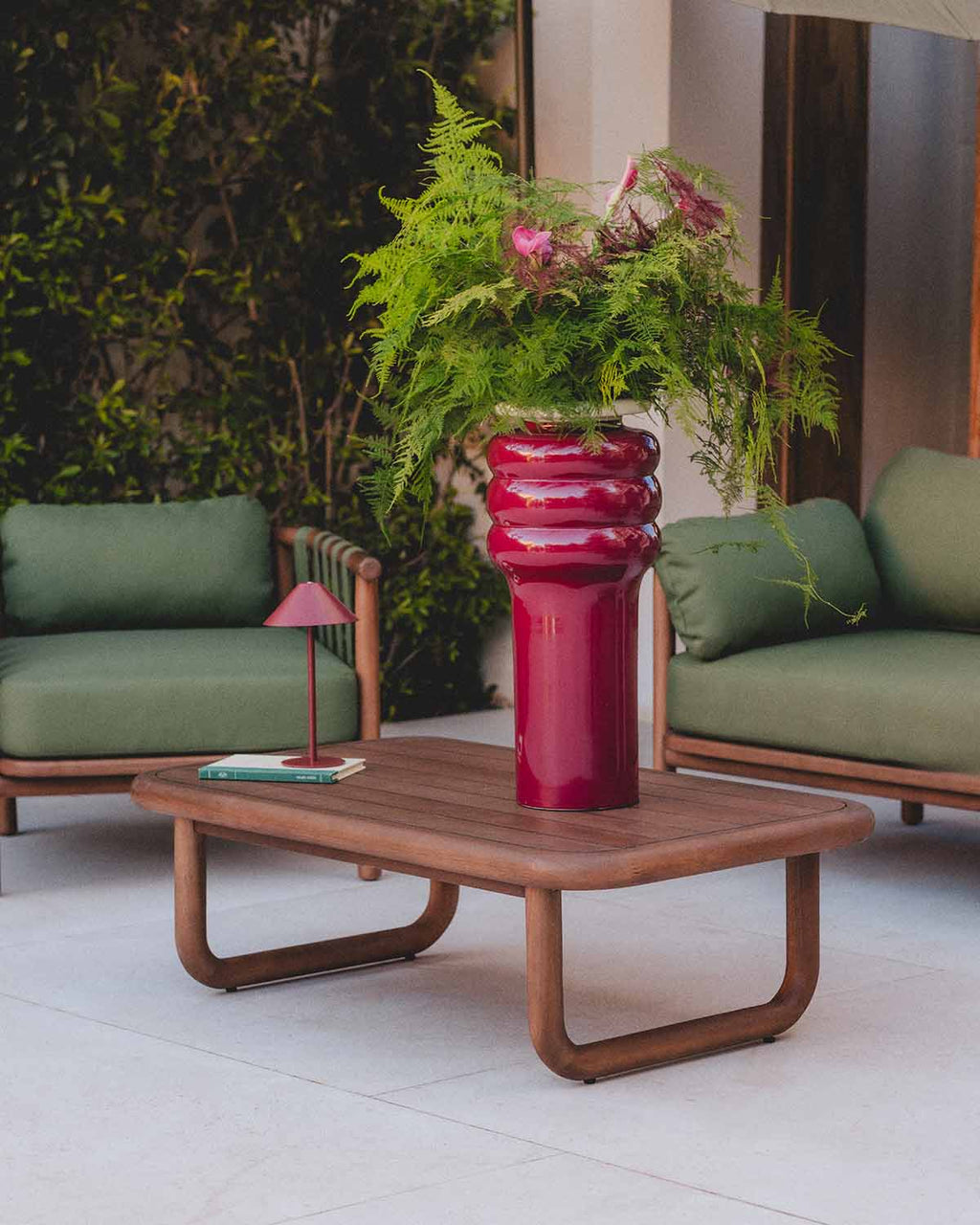 Edvard rectangular outdoor coffee table 110x65 cm in eucalyptus wood