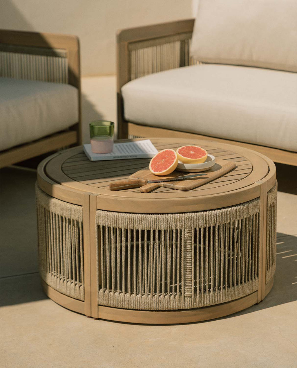Round outdoor coffee table Ø80 cm in Mares acacia wood