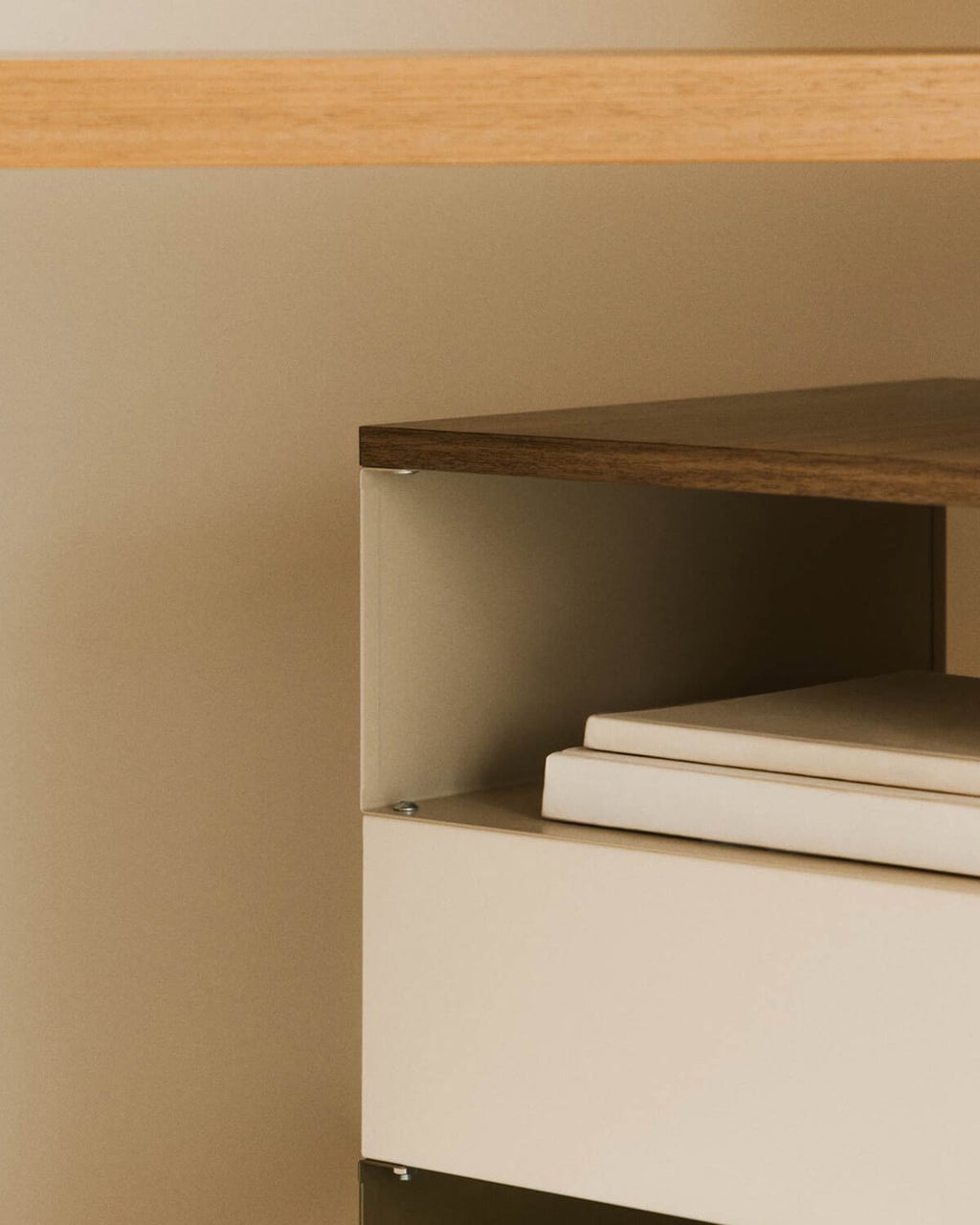 Side table with wheels and storage 40x40 cm in metal Aron