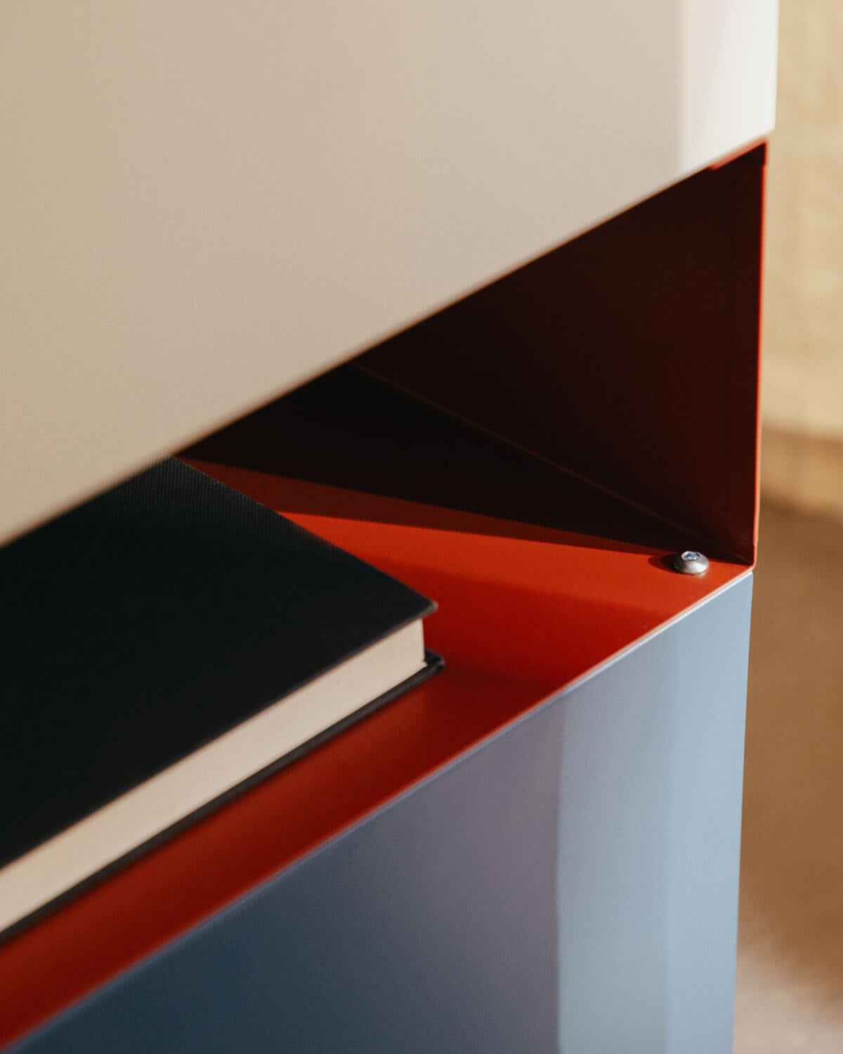 Side table with wheels and storage 40x40 cm in metal Aron