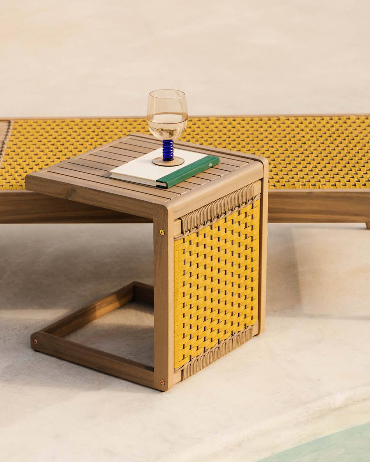 Outdoor side table 40x40 cm in acacia wood and Mirle rope