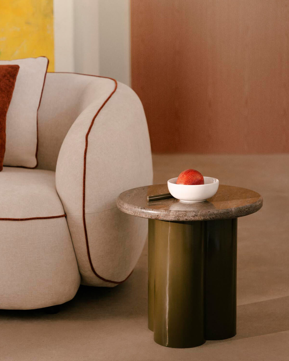 Round side table Ø40 cm in travertine marble and Trébolo metal
