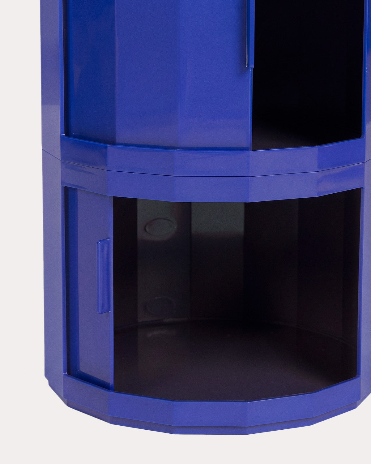 Round bedside table Ø37 cm with storage in Madikke ABS