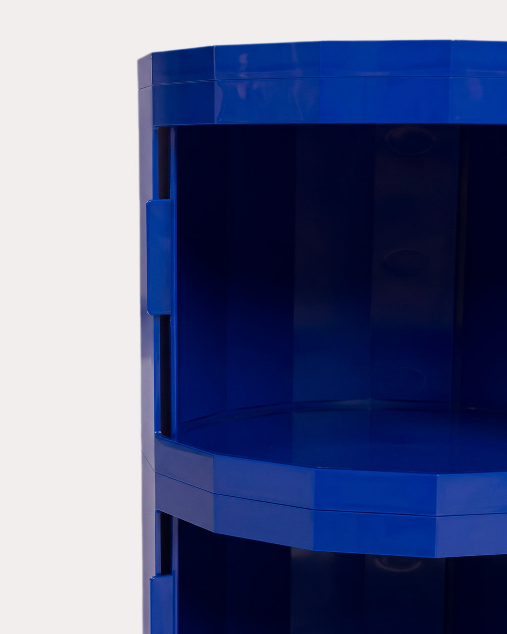 Round bedside table Ø37 cm with storage in Madikke ABS