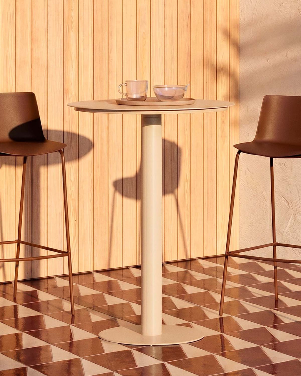 Round outdoor high table Ø70 cm in metal Banon