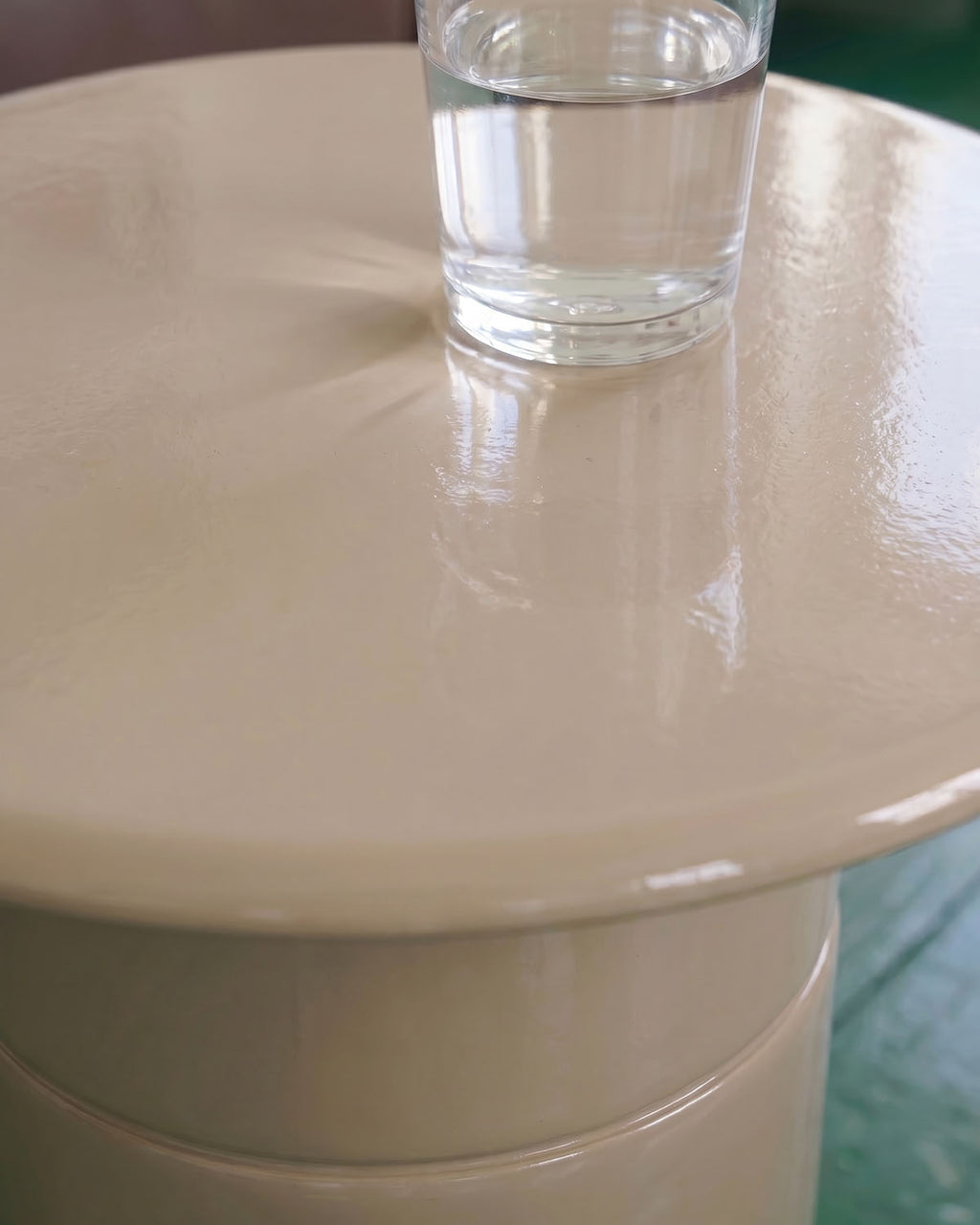 Round side table Ø60 cm in Nonila wood