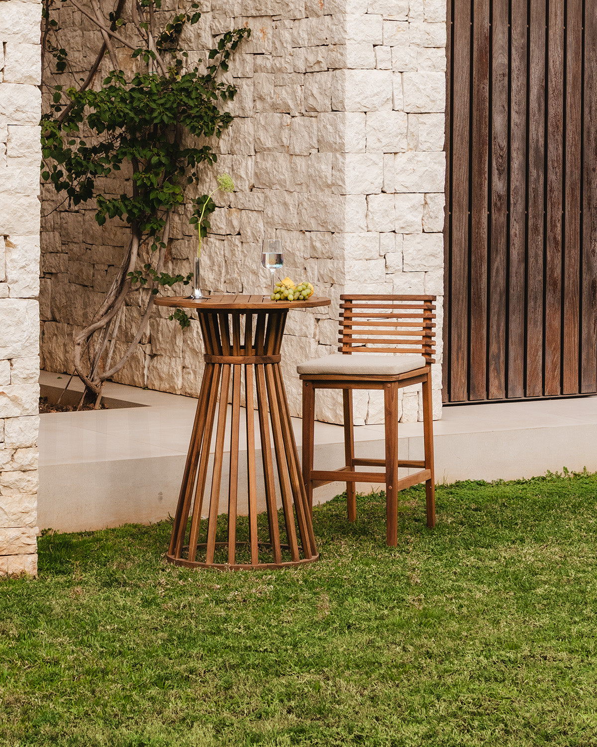 75 cm outdoor bar stool in acacia wood and Hazan fabric