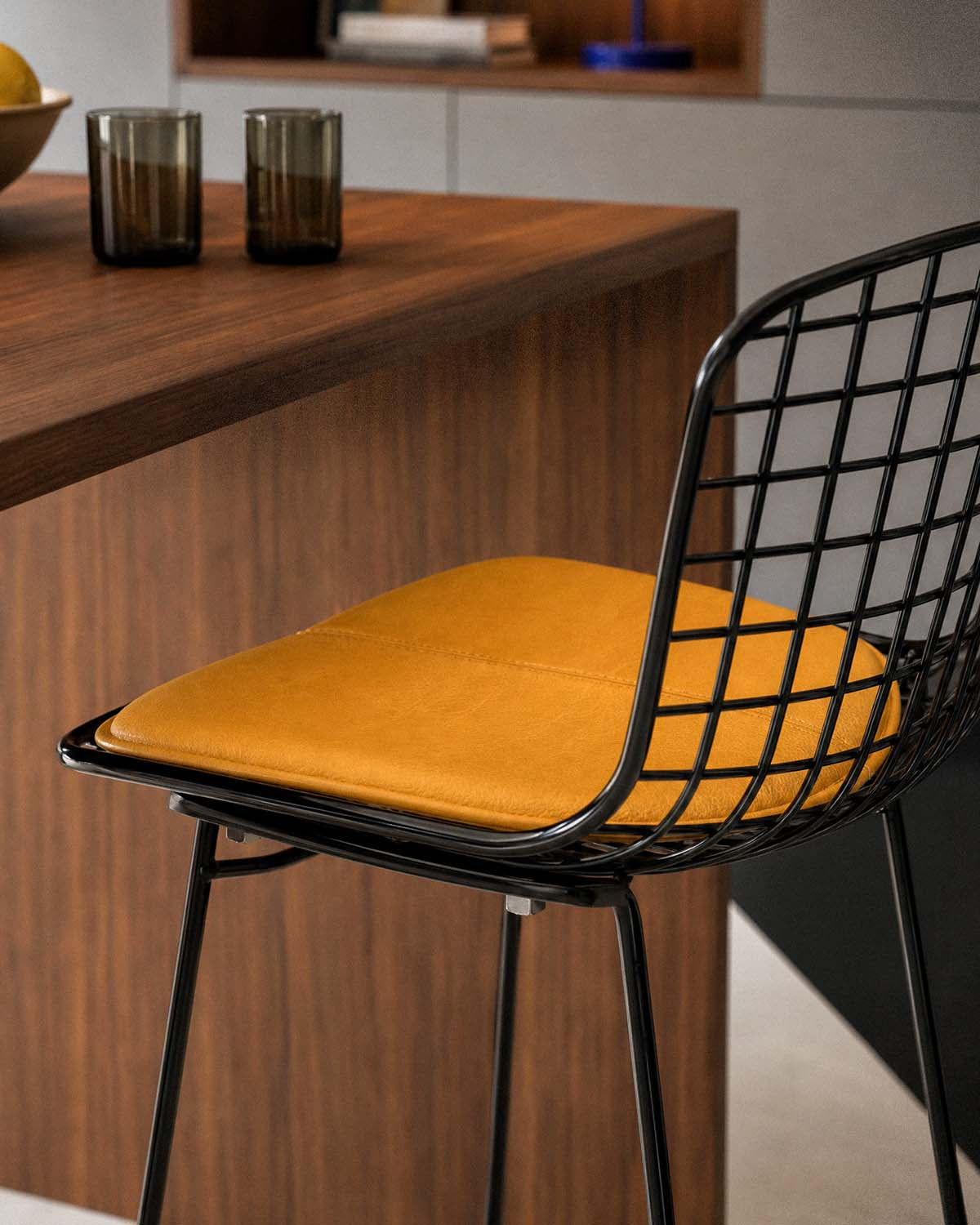 Aras Low Back Metal Bar Stool - Preto Obsidian