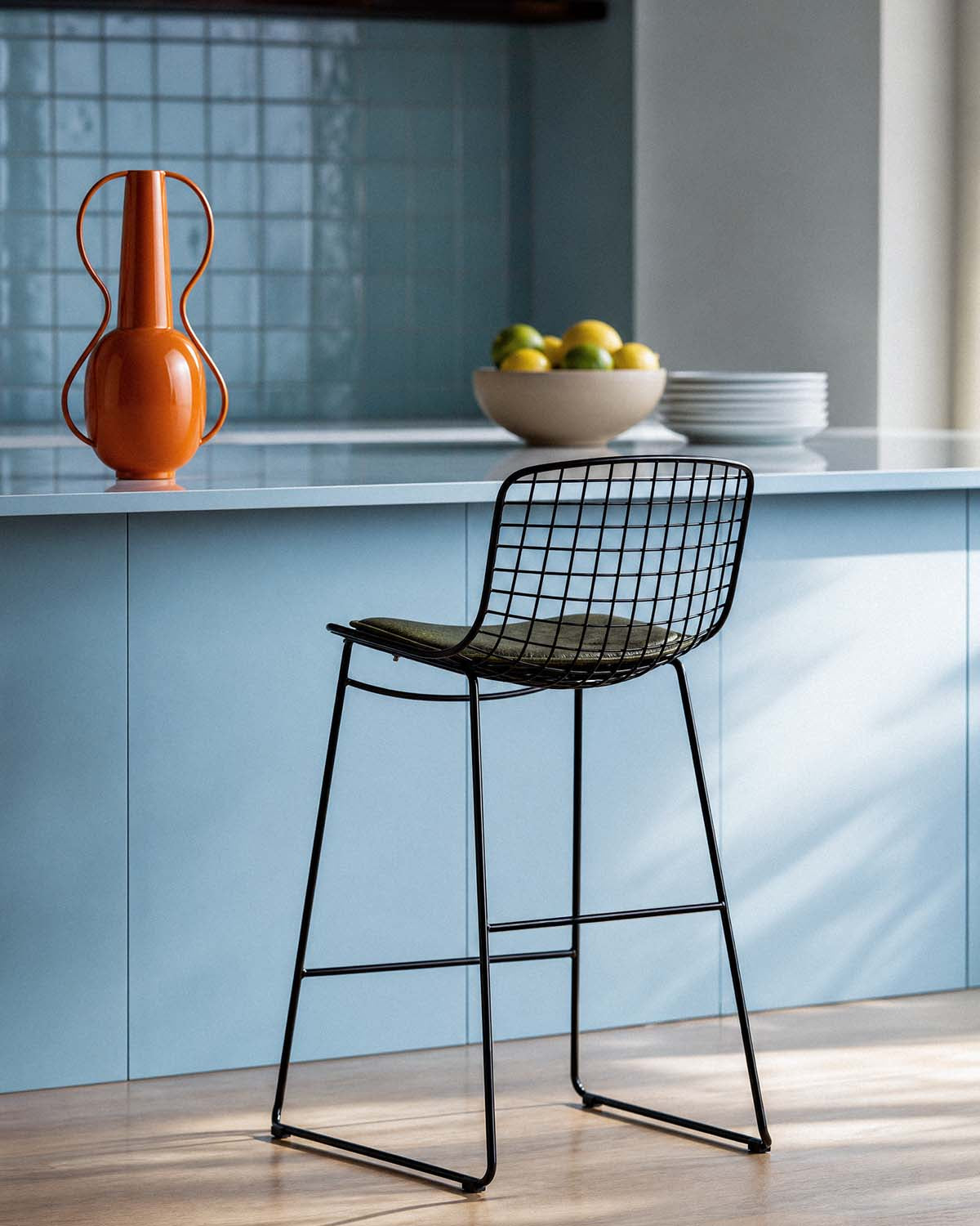 Aras Low Back Metal Bar Stool - Preto Obsidian