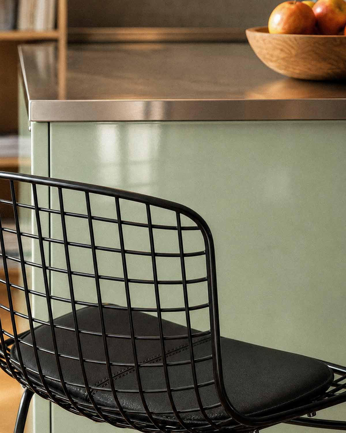 Aras Low Back Metal Bar Stool - Preto Obsidian