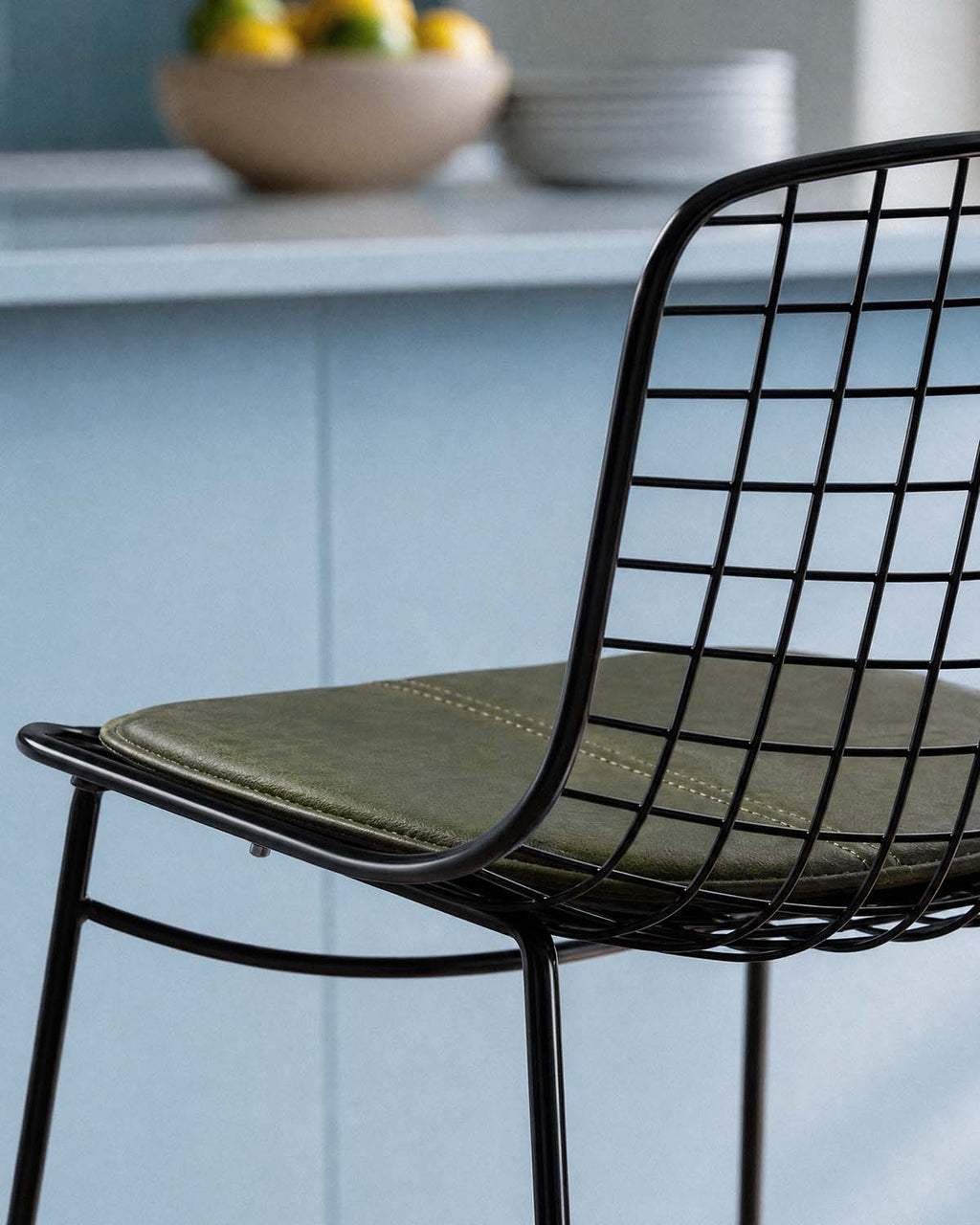 Aras Low Back Metal Bar Stool - Preto Obsidian