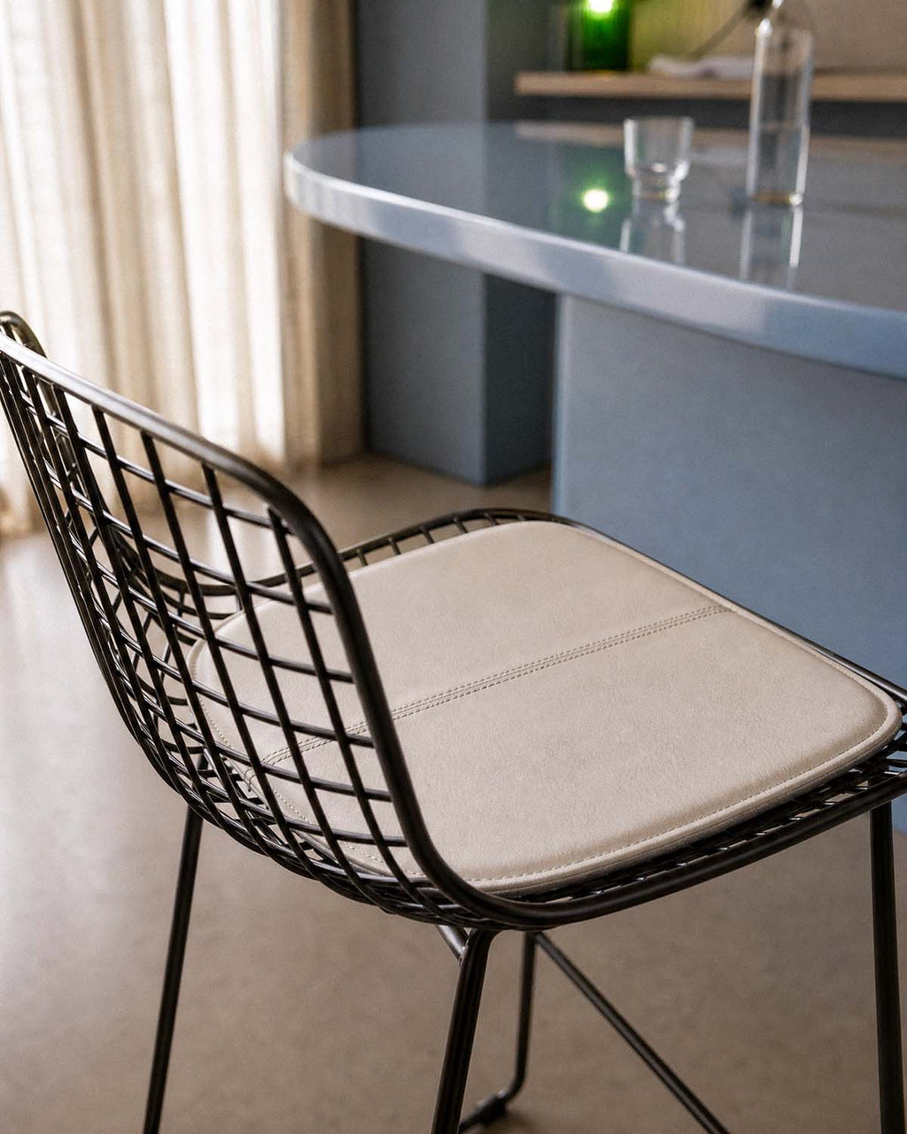 Aras Low Back Metal Bar Stool - Preto Obsidian
