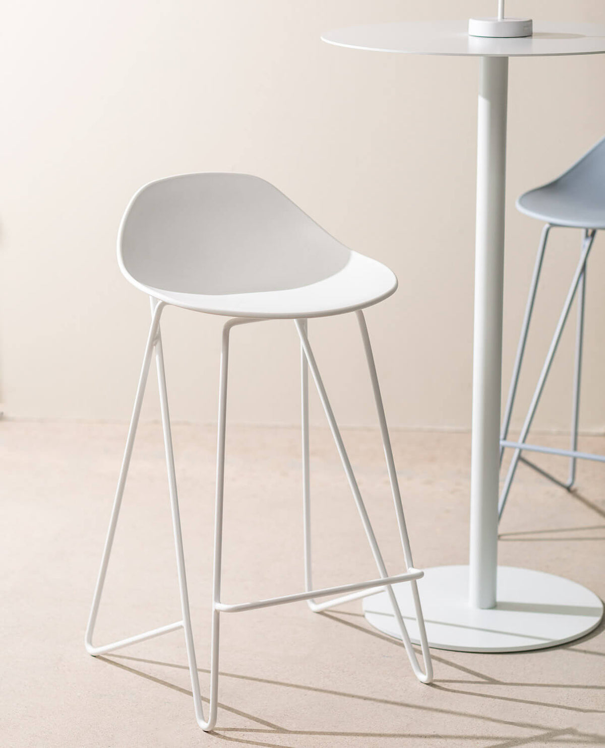 65 cm bar stool in polypropylene and steel Paris