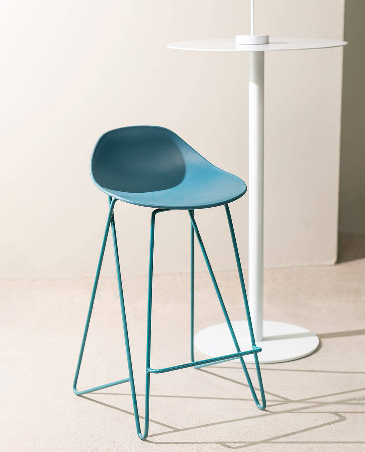 65 cm bar stool in polypropylene and steel Paris