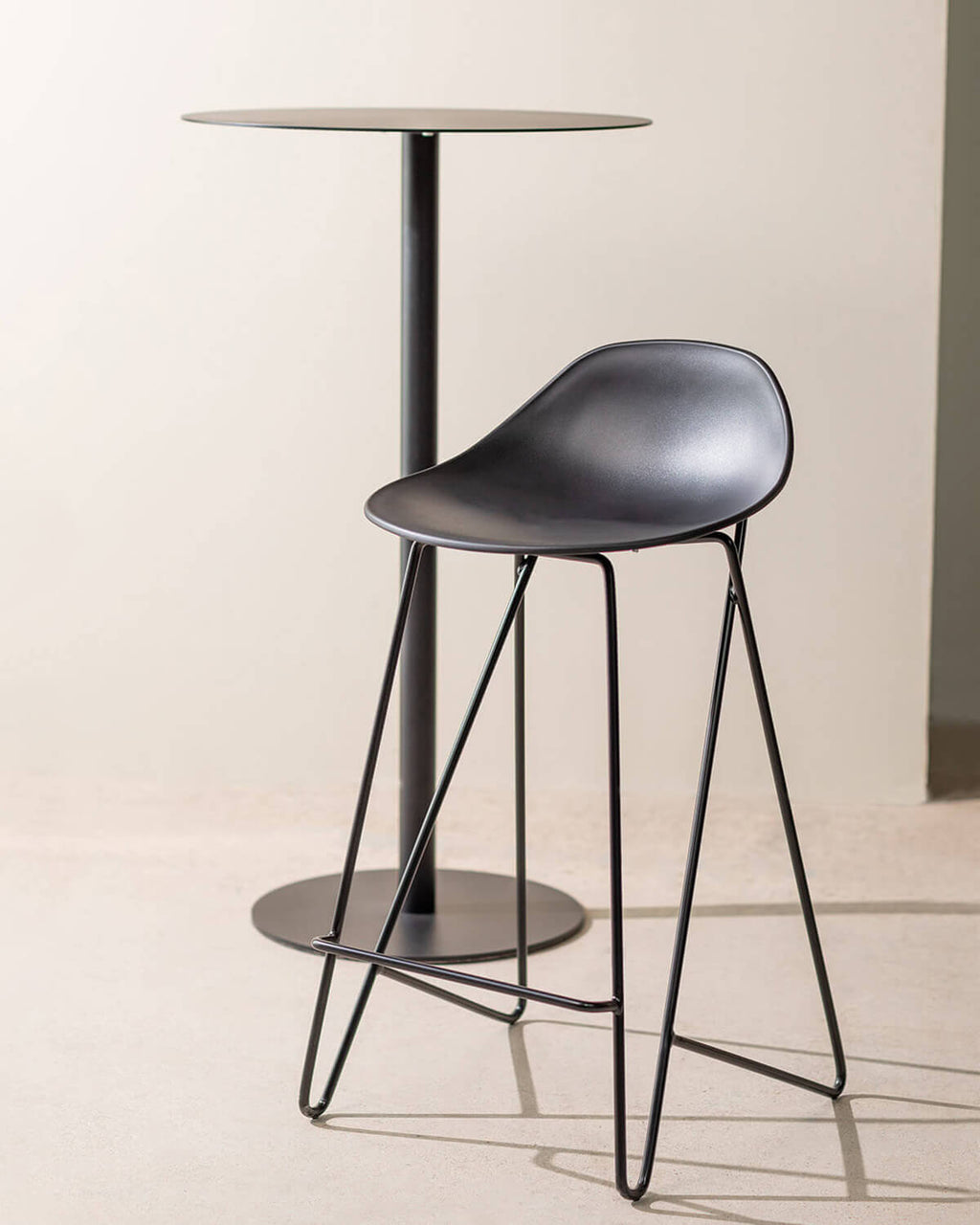 65 cm bar stool in polypropylene and steel Paris