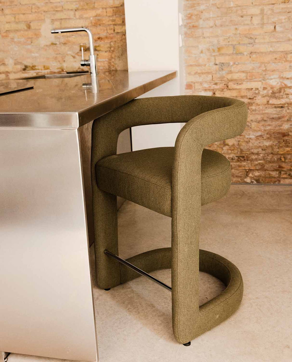 65 cm bar stool in Winsi fabric