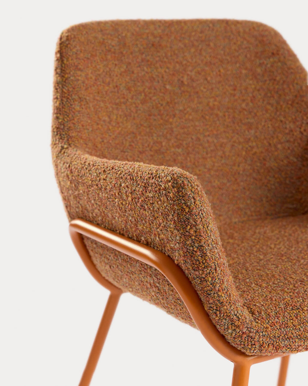 Dining chair with armrests in fabric and metal Oisin