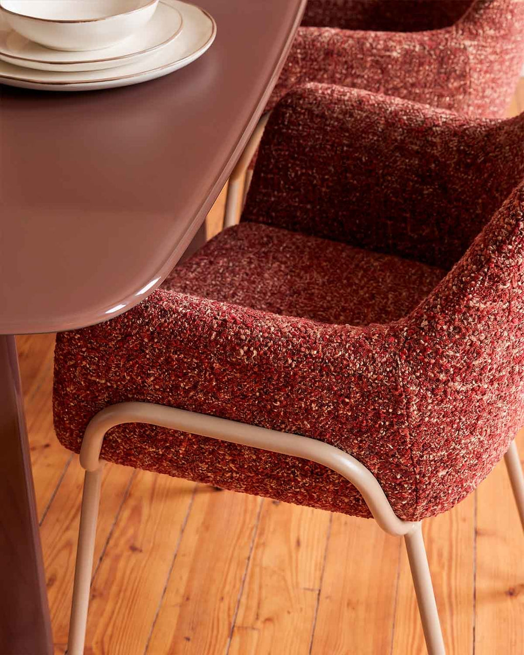Dining chair with armrests in fabric and metal Oisin