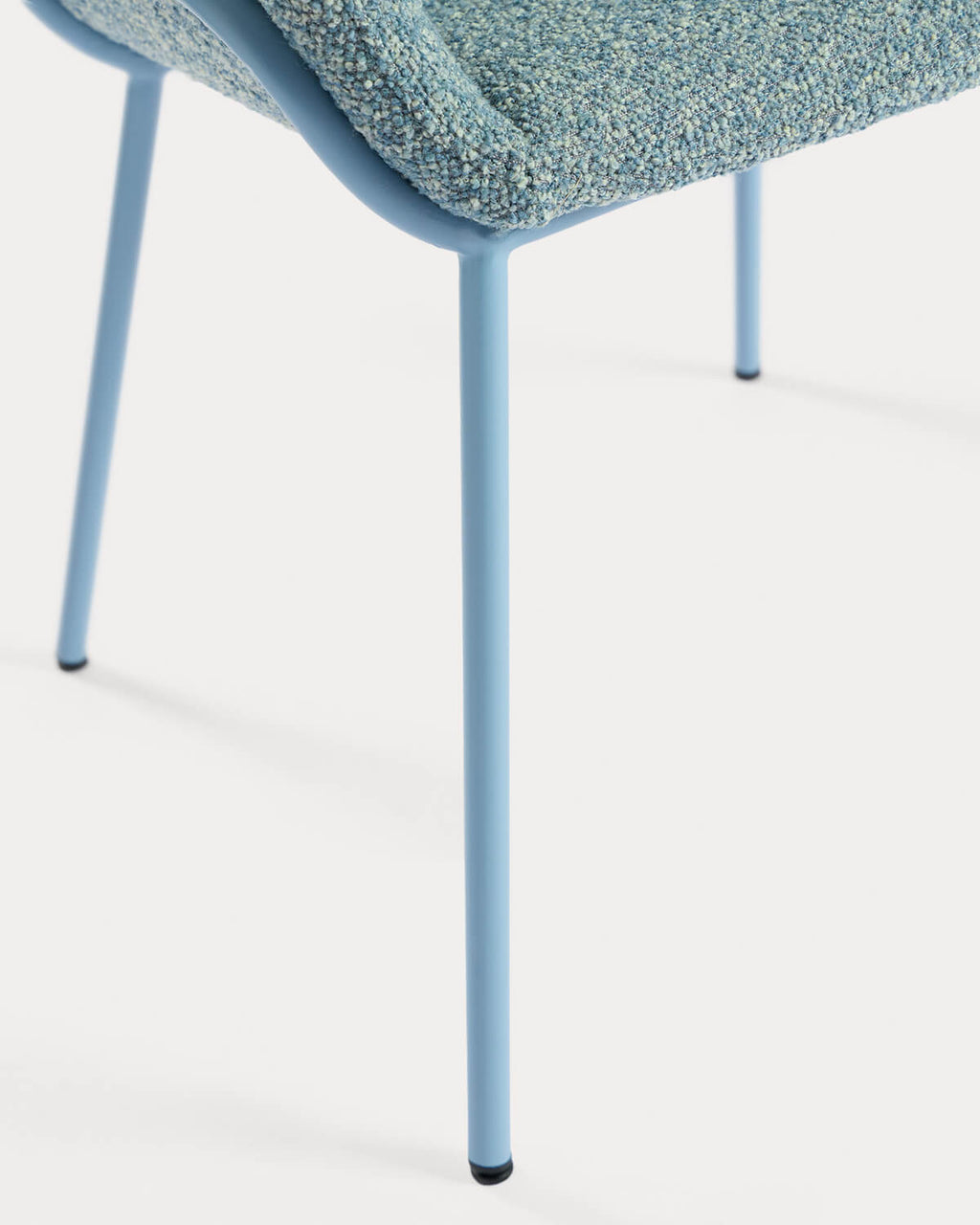 Dining chair with armrests in fabric and metal Oisin