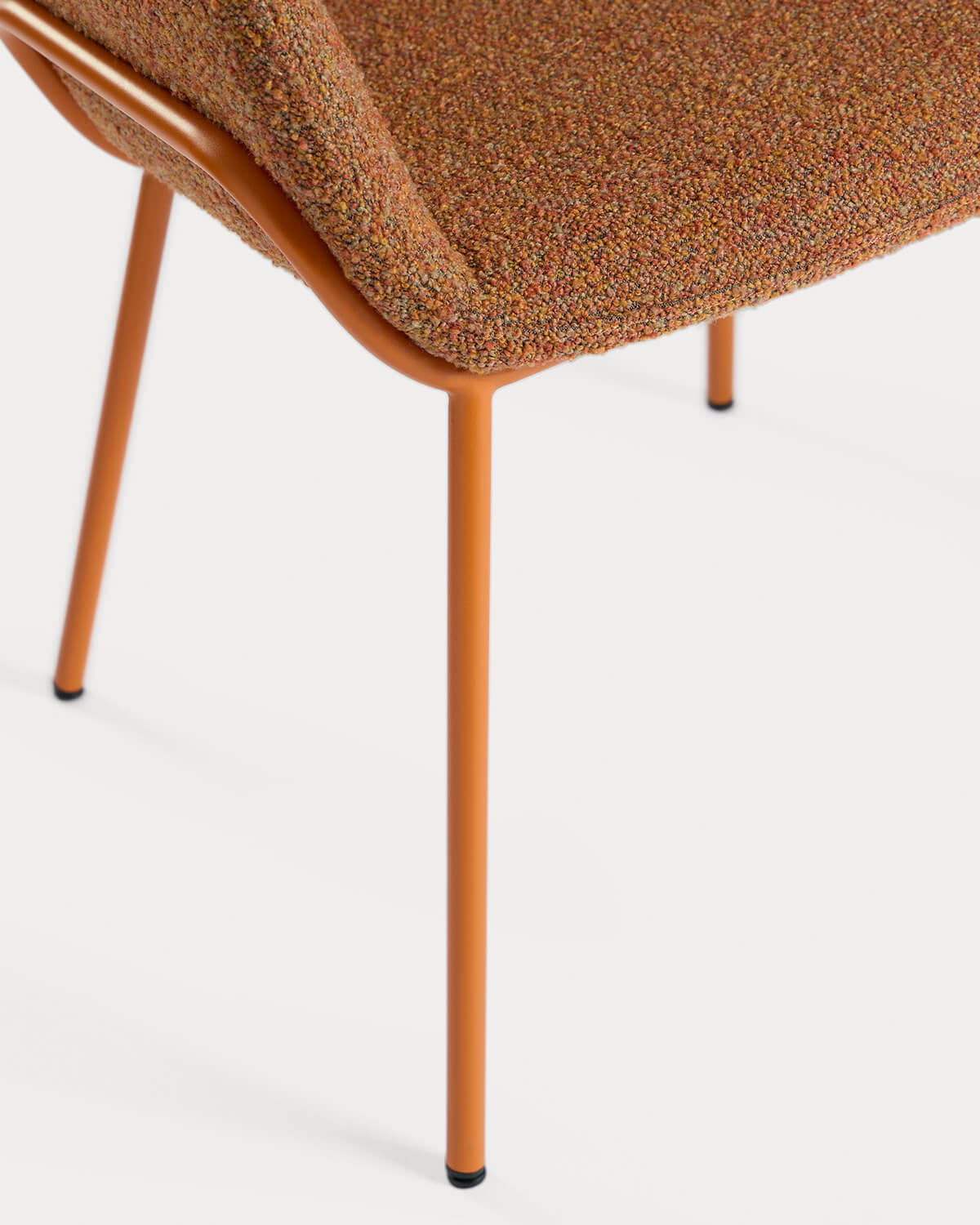 Dining chair with armrests in fabric and metal Oisin