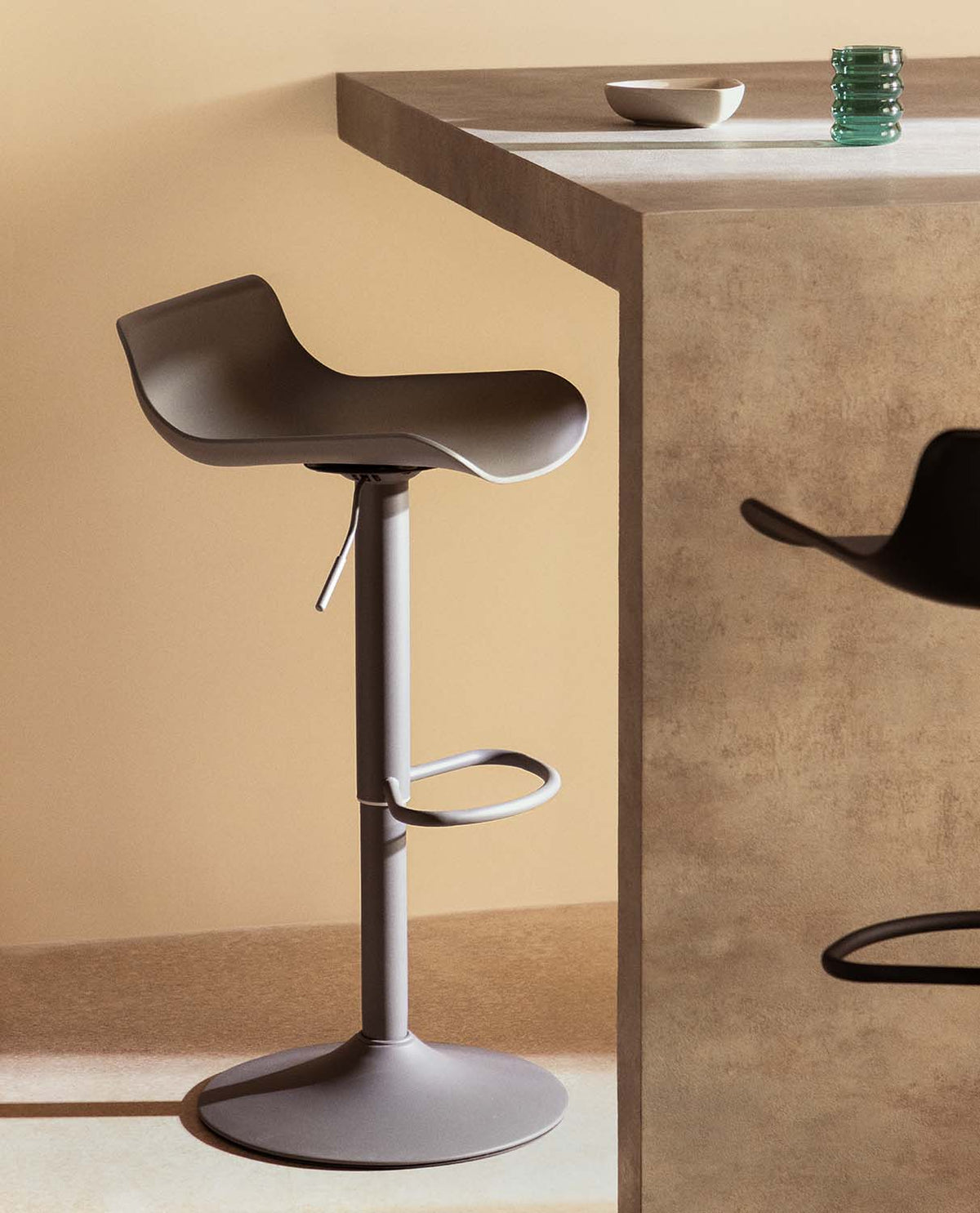 Corea adjustable polyethylene and metal bar stool