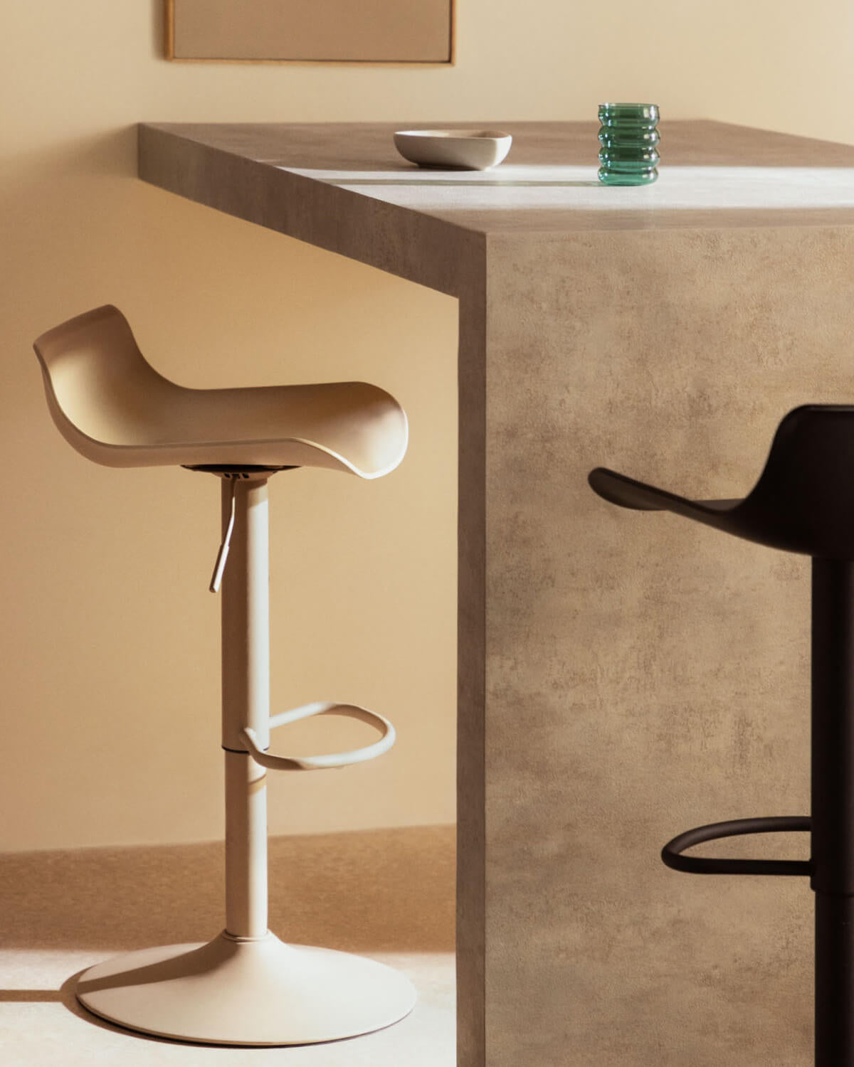 Corea adjustable polyethylene and metal bar stool
