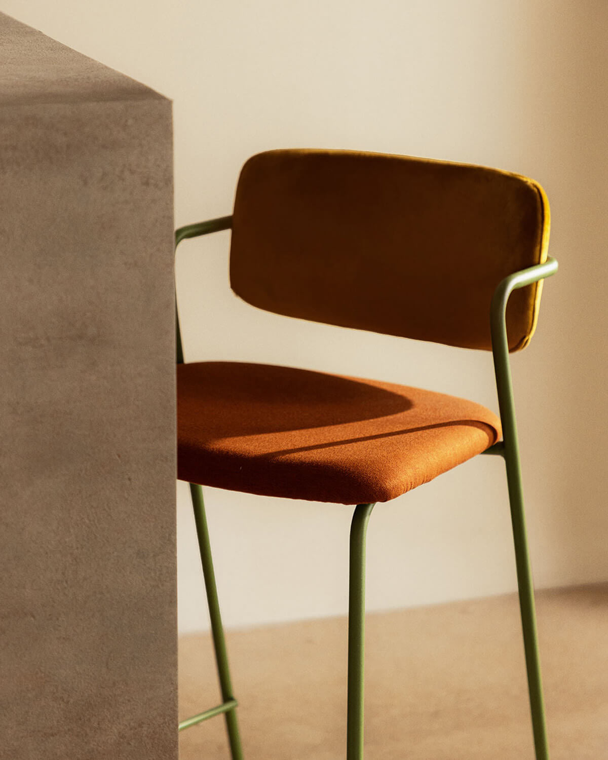 65 cm bar stool in velvet and Irun fabric