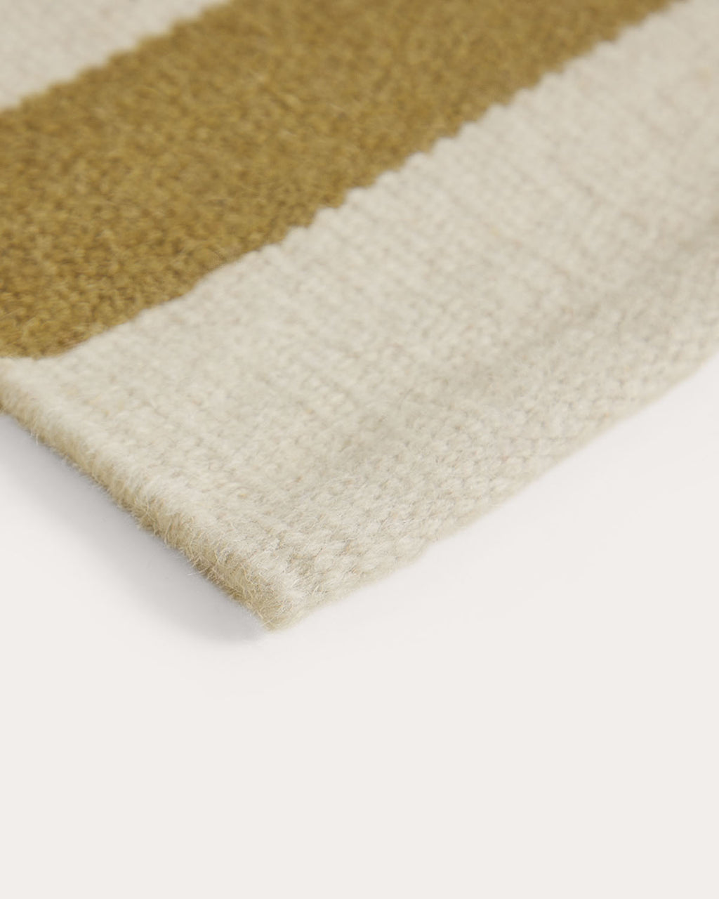 Rectangular rug 230x160 cm in Sunmi wool