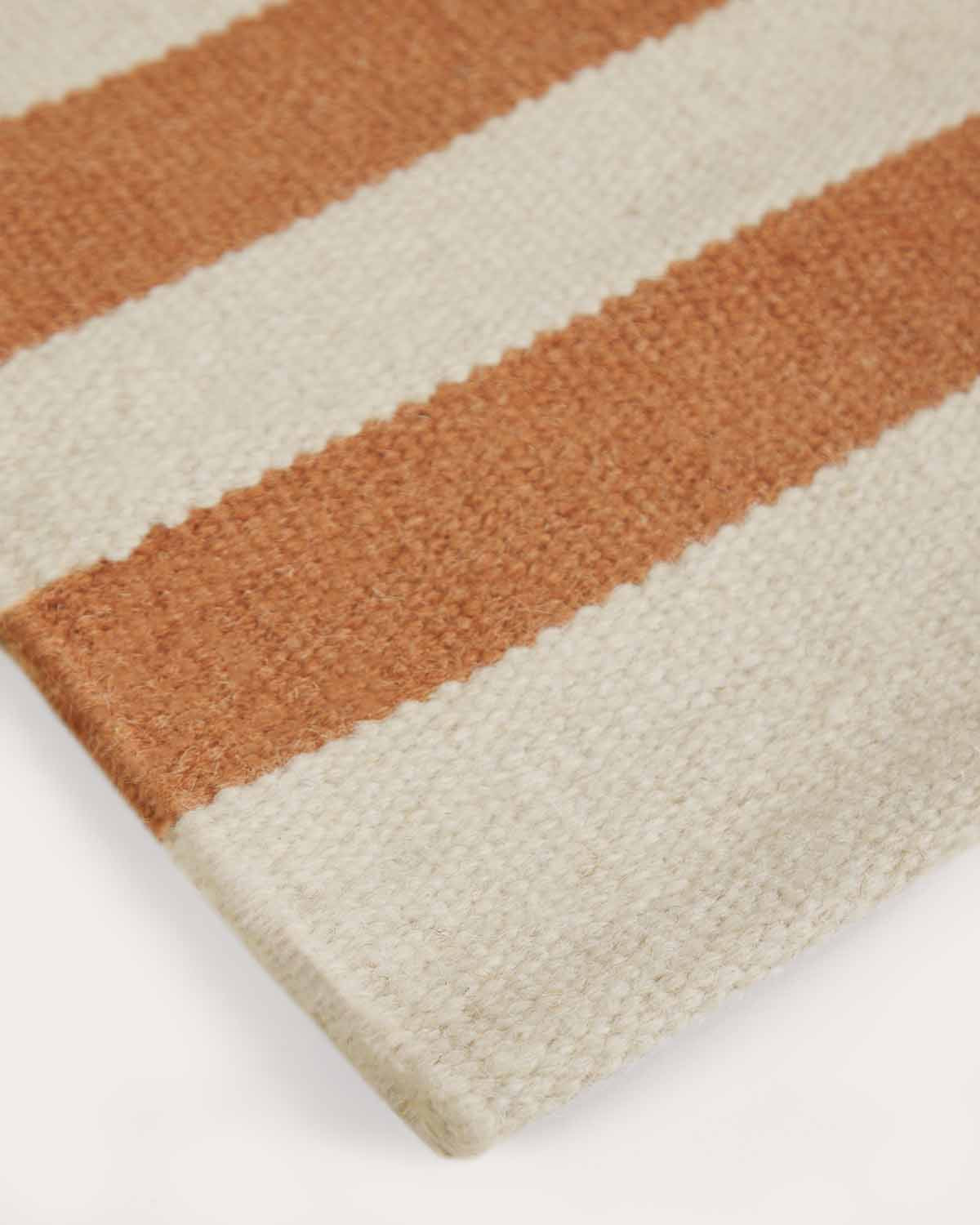 Rectangular rug 230x160 cm in Sunmi wool