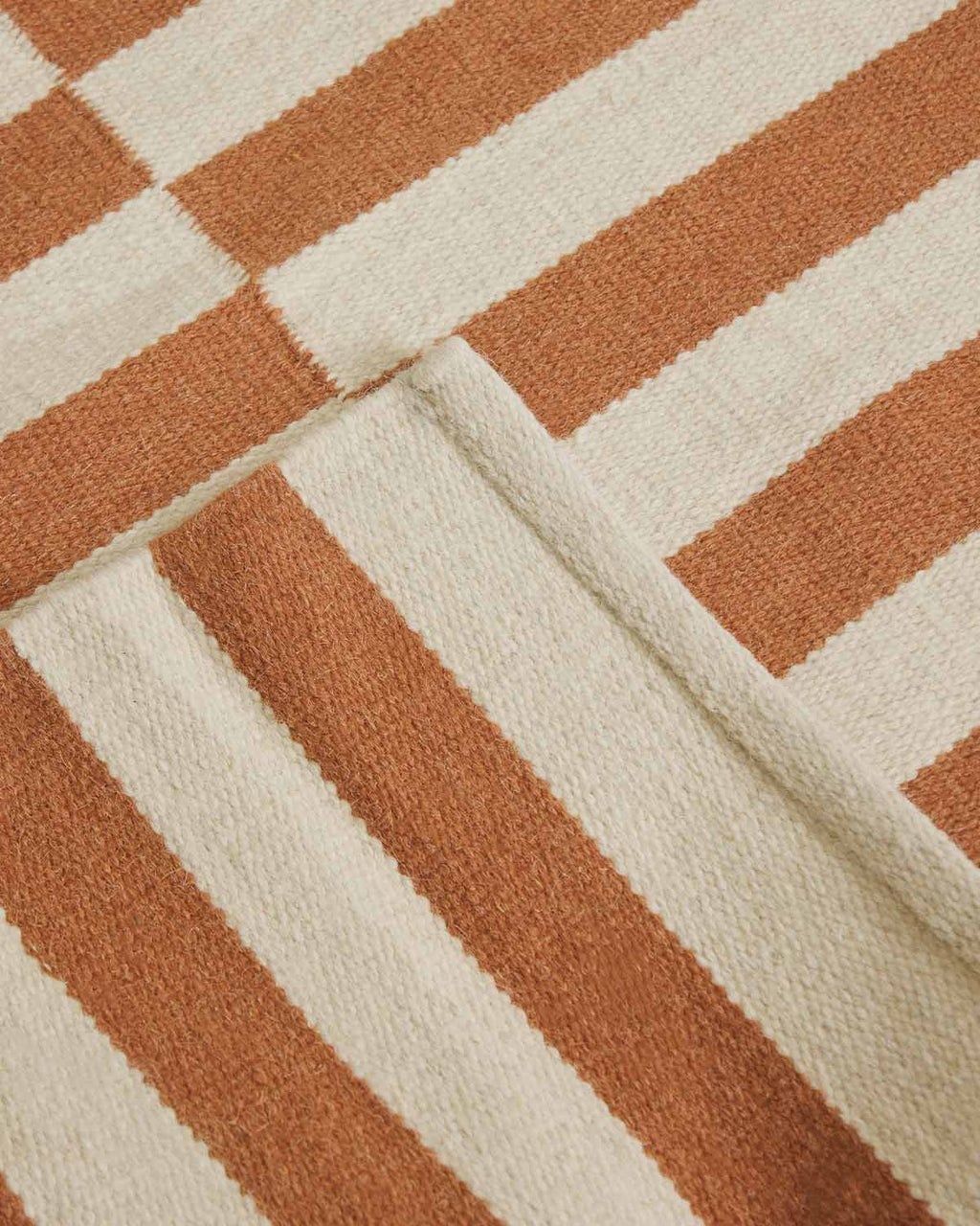 Rectangular rug 230x160 cm in Sunmi wool