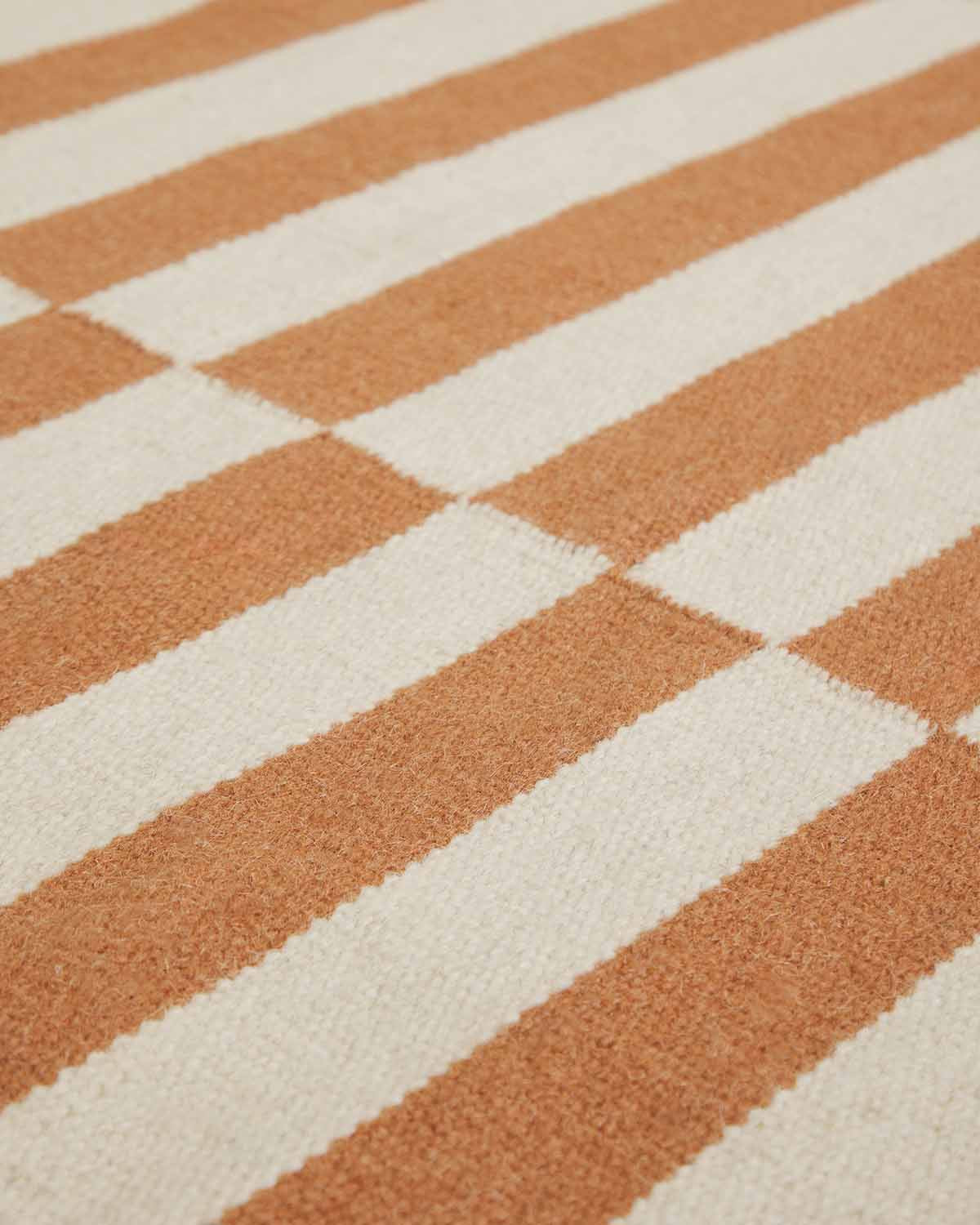 Rectangular rug 230x160 cm in Sunmi wool