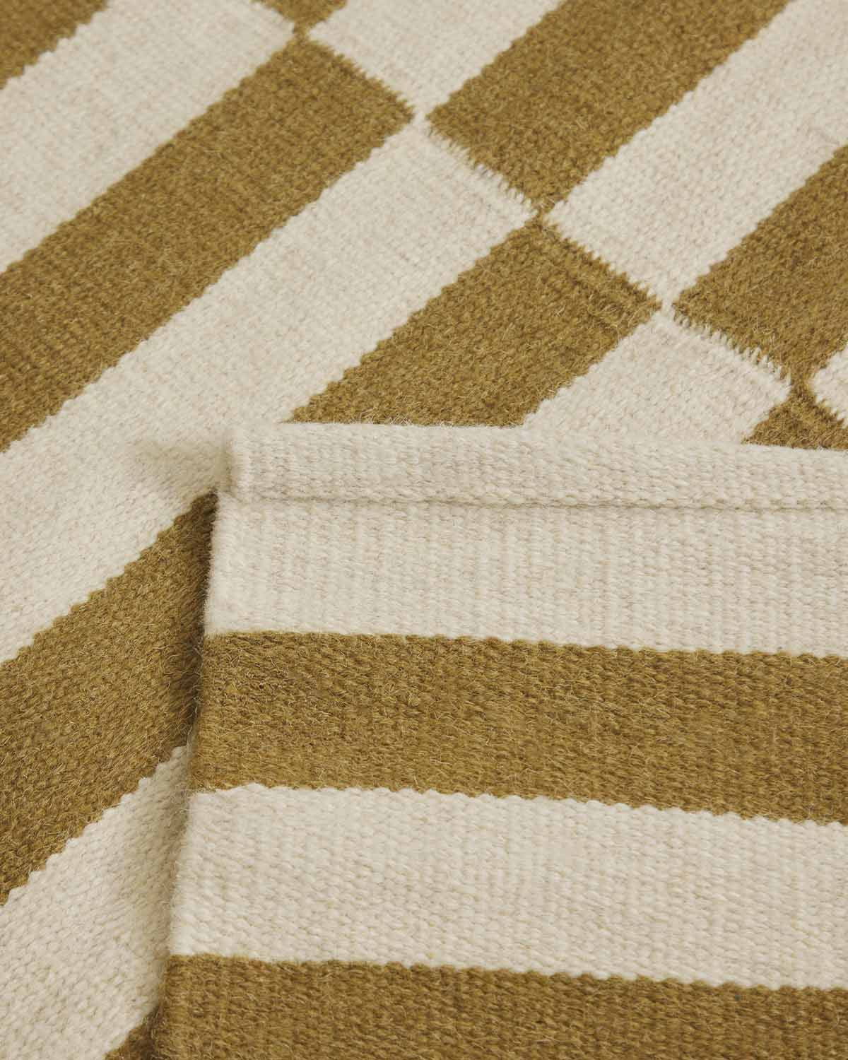 Rectangular rug 230x160 cm in Sunmi wool
